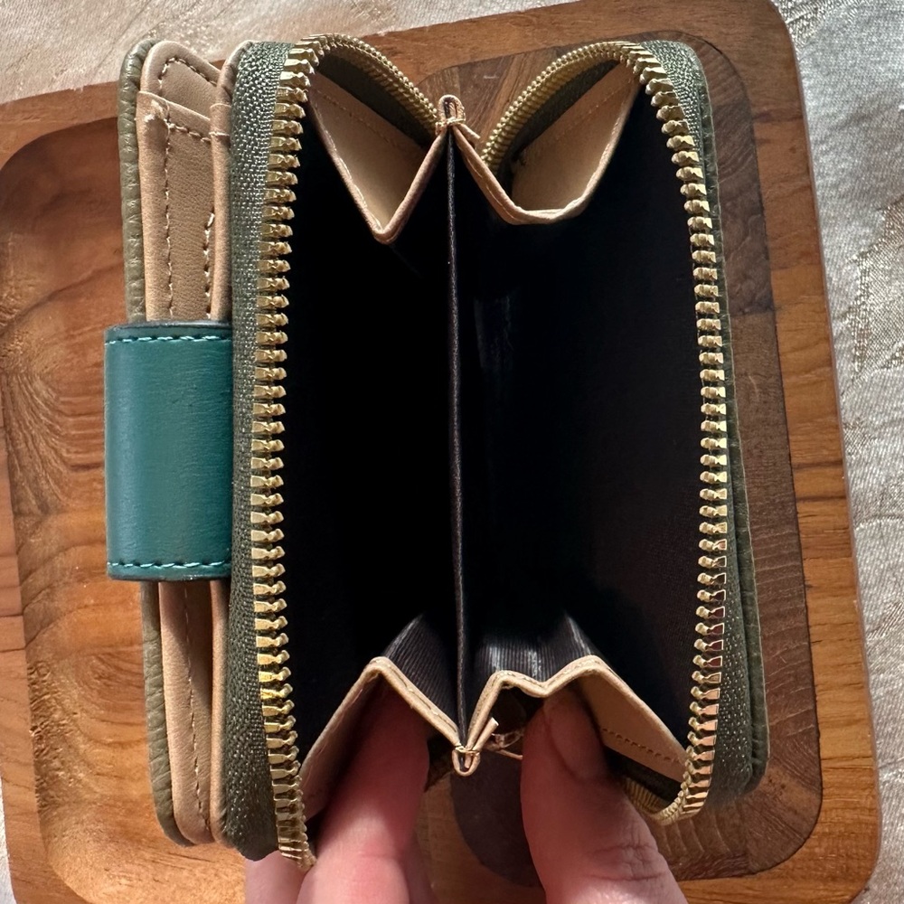 Compact Wallet Green Colorblock - Picture 5 of 9